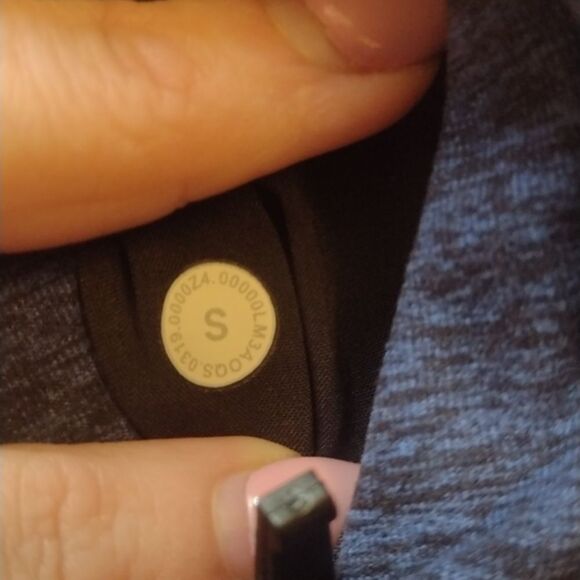 Lululemon Surge Warm Long Sleeve Blue shirt with zip pocket size S - Picture 5 of 11